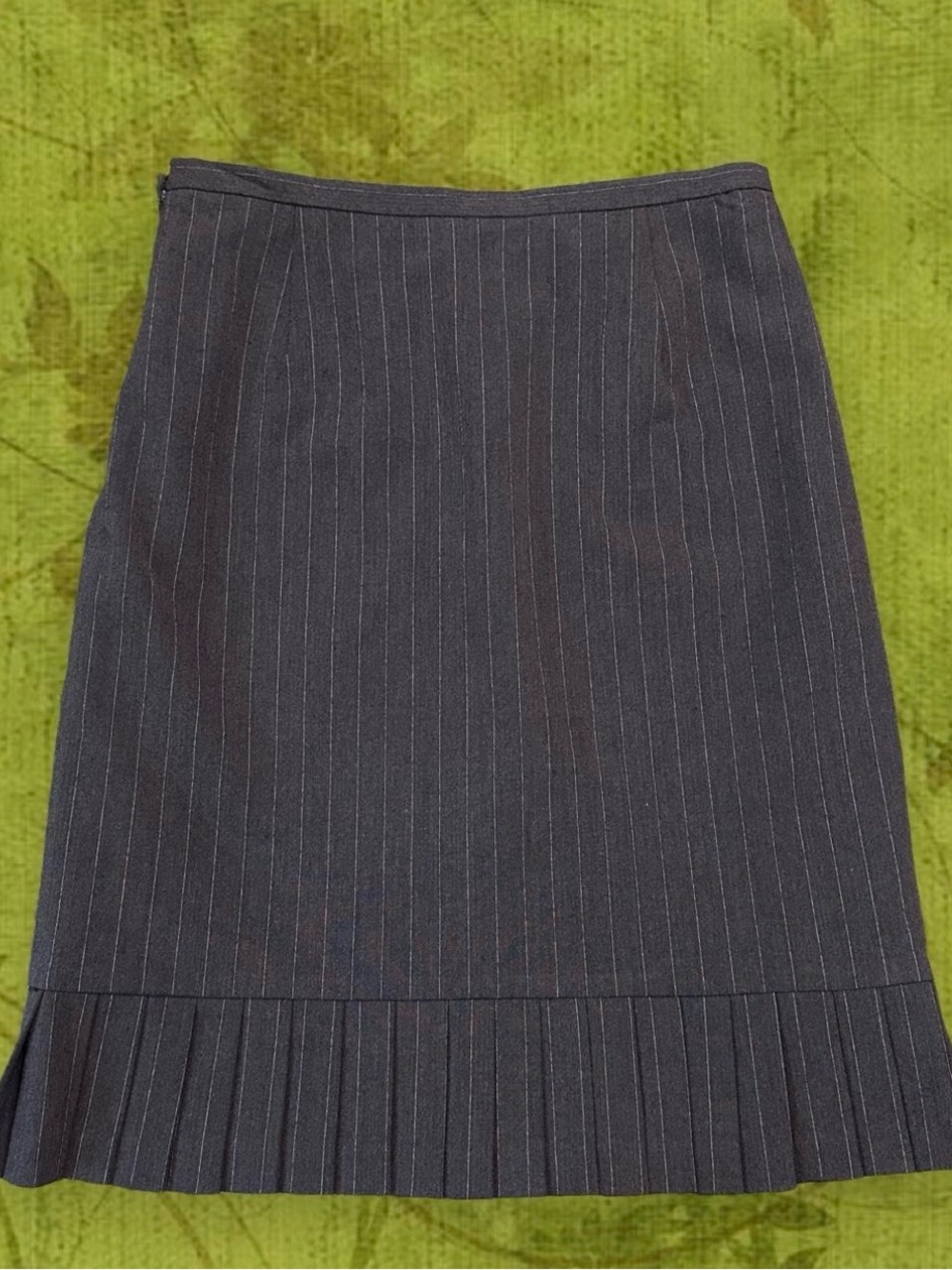 Office Siren Gray Pinstripe Pleated Midi Skirt